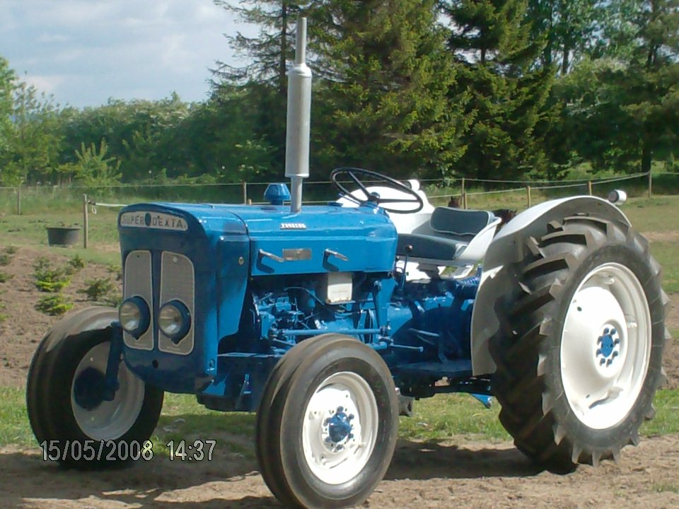 Nyrenoveret Fordson super dexta ´64