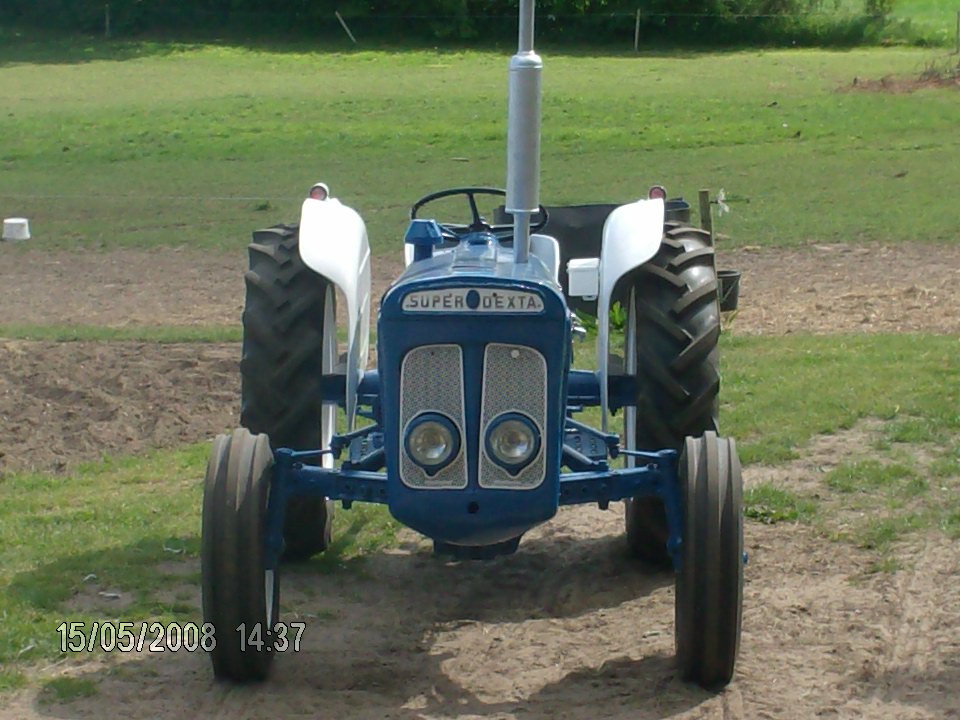 Nyrenoveret Fordson super dexta ´64