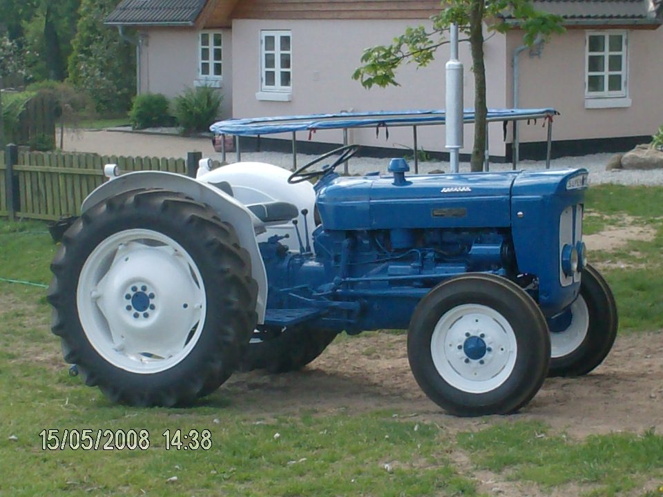 Nyrenoveret Fordson super dexta ´64